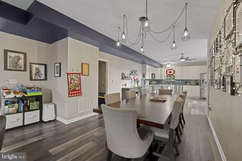 Dining - 4220 Kings Rd, Edgewater, MD 21037 photo 2 of 2
