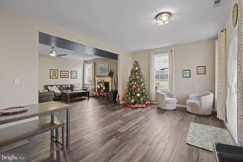 Entry Way - 4220 Kings Rd, Edgewater, MD 21037 photo 4 of 17