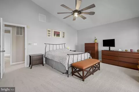 Bedroom - 4220 Kings Rd, Edgewater, MD 21037 photo 6 of 13