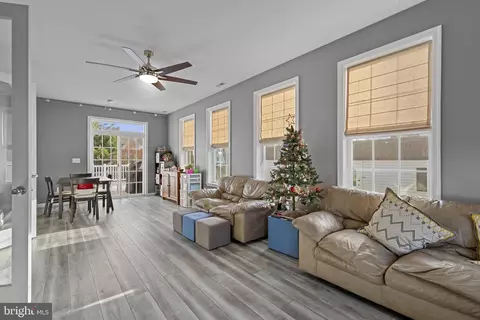 Entry Way - 4220 Kings Rd, Edgewater, MD 21037 photo 15 of 17