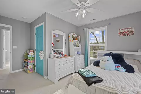 Bedroom - 4220 Kings Rd, Edgewater, MD 21037 photo 9 of 13