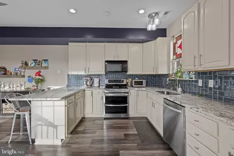 Kitchen - 4220 Kings Rd, Edgewater, MD 21037 photo 4 of 5