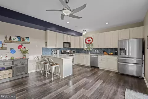 Kitchen - 4220 Kings Rd, Edgewater, MD 21037 photo 2 of 5