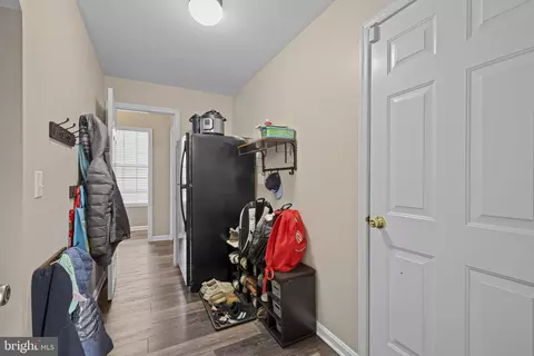 Entry Way - 4220 Kings Rd, Edgewater, MD 21037 photo 11 of 17