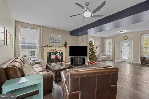 Entry Way - 4220 Kings Rd, Edgewater, MD 21037 photo 7 of 17