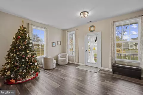 Entry Way - 4220 Kings Rd, Edgewater, MD 21037 photo 1 of 17