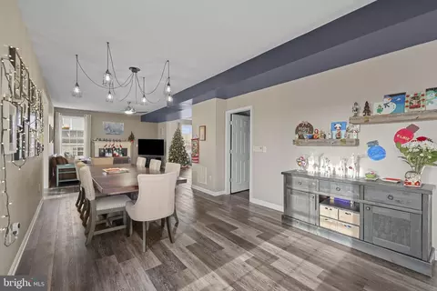 Entry Way - 4220 Kings Rd, Edgewater, MD 21037 photo 10 of 17