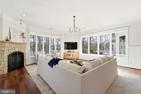 Living - 48 Poplar Point Rd, Edgewater, MD 21037 photo 4 of 4