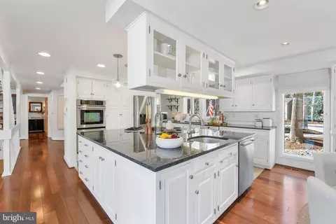 Kitchen - 48 Poplar Point Rd, Edgewater, MD 21037 photo 3 of 4
