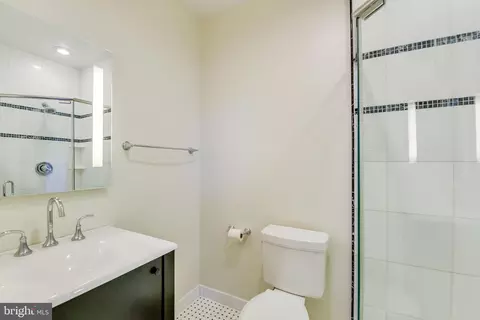 Bath - 48 Poplar Point Rd, Edgewater, MD 21037 photo 3 of 6