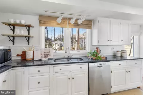 Kitchen - 48 Poplar Point Rd, Edgewater, MD 21037 photo 4 of 4