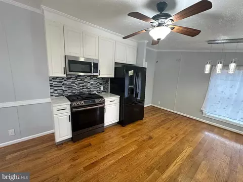 244 5th St, Lothian, MD 20711 photo 5