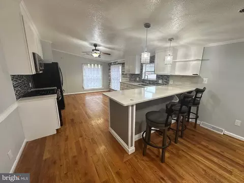 244 5th St, Lothian, MD 20711 photo 3