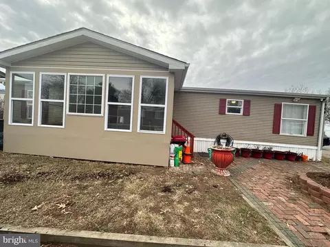 244 5th St, Lothian, MD 20711