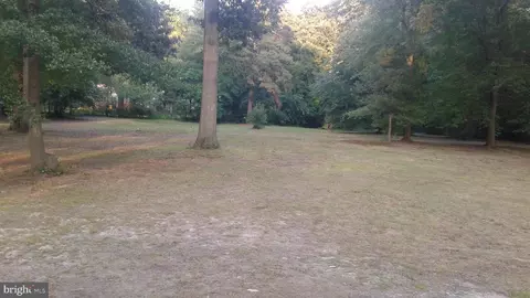 8097 Armiger Dr, Pasadena, MD 21122