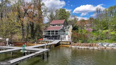 811 Long Cove Rd, Glen Burnie, MD 21060