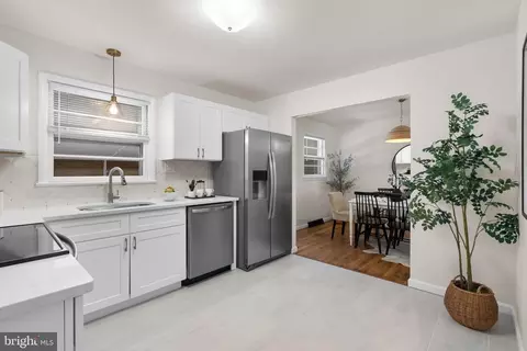 1049 Omar Dr, Crownsville, MD 21032