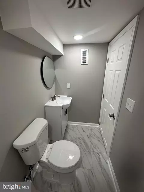 Bath - 325 Beach Ave, Pasadena, MD 21122 photo 2 of 3