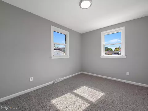 Bedroom - 325 Beach Ave, Pasadena, MD 21122 photo 6 of 7