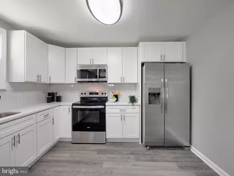 Kitchen - 325 Beach Ave, Pasadena, MD 21122 photo 4 of 4