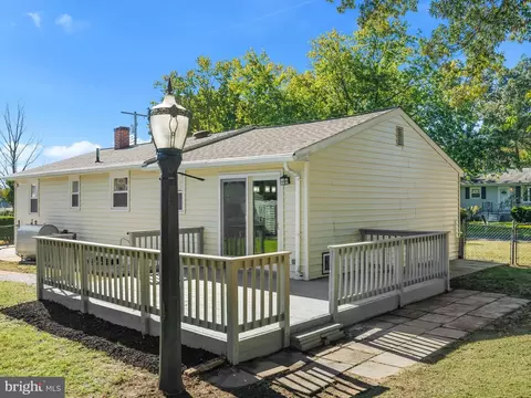 Exterior - 325 Beach Ave, Pasadena, MD 21122 photo 2 of 5