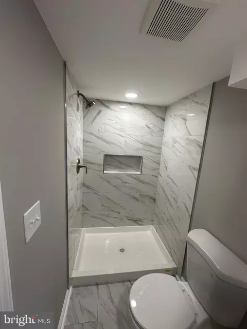Bath - 325 Beach Ave, Pasadena, MD 21122 photo 3 of 3