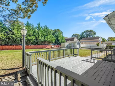Exterior - 325 Beach Ave, Pasadena, MD 21122 photo 4 of 5
