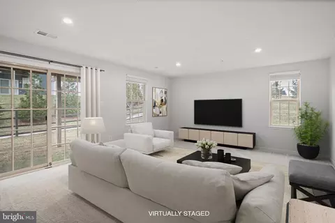 Living - 2829 Fredericksburg Rd, Hanover, MD 21076 photo 4 of 4