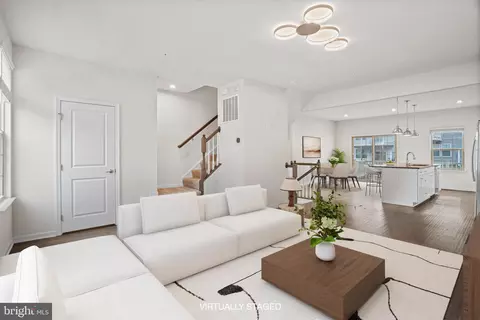 Living - 2829 Fredericksburg Rd, Hanover, MD 21076 photo 3 of 4