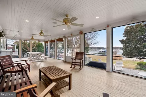 Exterior - 3728 Bay Dr, Edgewater, MD 21037 photo 7 of 10