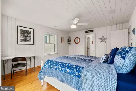 Bedroom - 3728 Bay Dr, Edgewater, MD 21037 photo 8 of 15