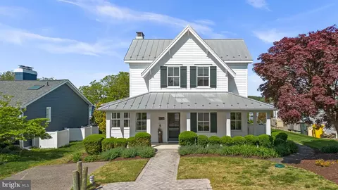 Exterior - 3728 Bay Dr, Edgewater, MD 21037 photo 2 of 10