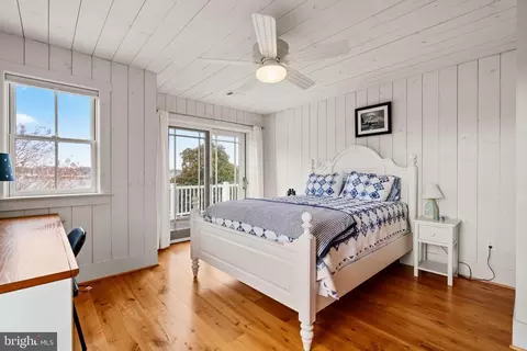 Bedroom - 3728 Bay Dr, Edgewater, MD 21037 photo 10 of 15