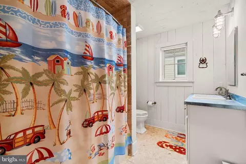 Bath - 3728 Bay Dr, Edgewater, MD 21037 photo 6 of 7