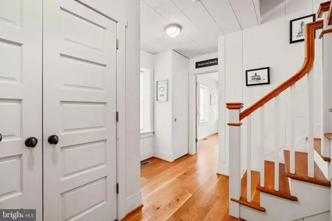 Entry Way - 3728 Bay Dr, Edgewater, MD 21037 photo 3 of 6