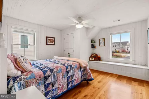 Bedroom - 3728 Bay Dr, Edgewater, MD 21037 photo 12 of 15