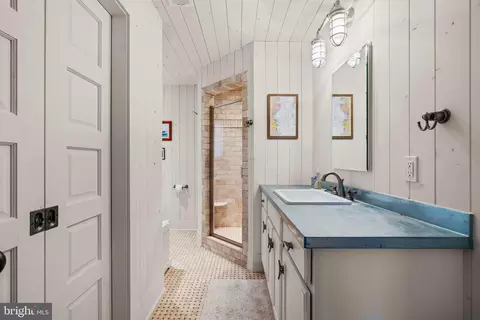 Bath - 3728 Bay Dr, Edgewater, MD 21037 photo 3 of 7
