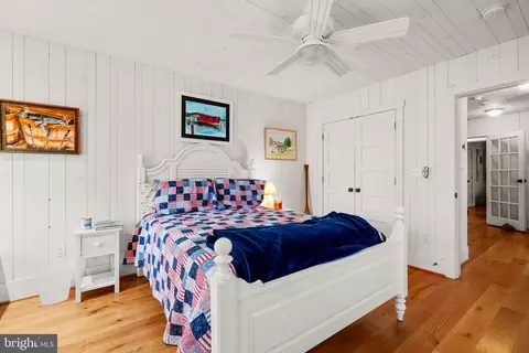 Bedroom - 3728 Bay Dr, Edgewater, MD 21037 photo 5 of 15