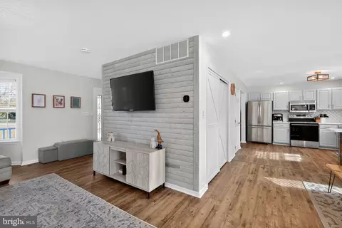 Entry Way - 1571 Lane Dr, Edgewater, MD 21037 photo 2 of 6