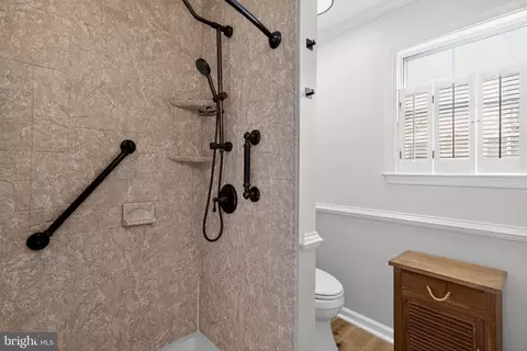 Bath - 1571 Lane Dr, Edgewater, MD 21037 photo 1 of 3