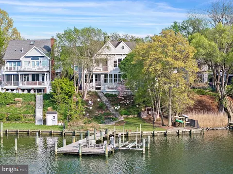 906 Creek Dr, Annapolis, MD 21403