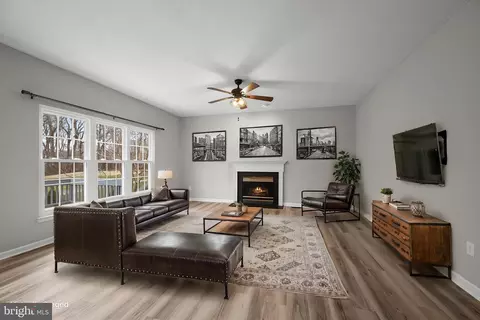 Living - 2444 Hightee Ct, Crofton, MD 21114 photo 3 of 5