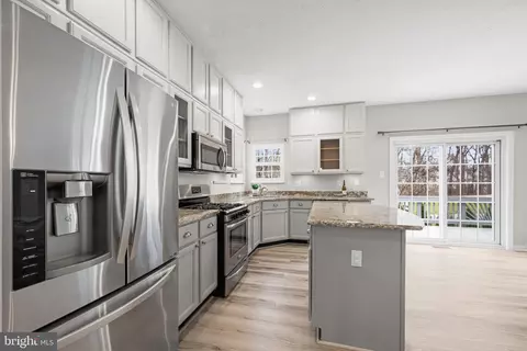 Kitchen - 2444 Hightee Ct, Crofton, MD 21114 photo 4 of 4