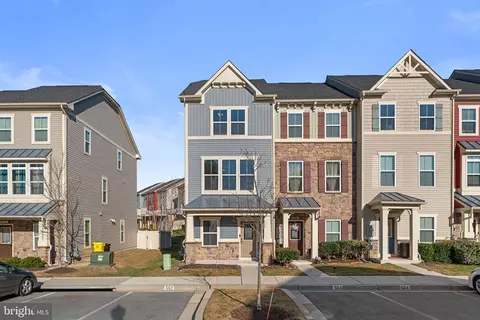 562 White Oak Dr, Glen Burnie, MD 21060