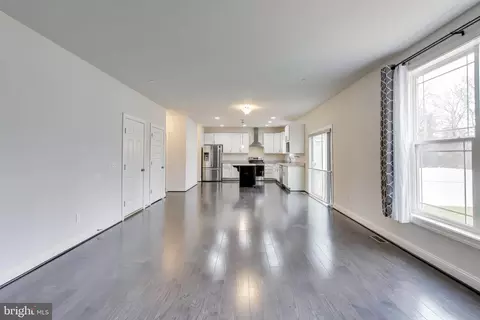 Living - 8079 Armiger Dr, Pasadena, MD 21122 photo 3 of 5
