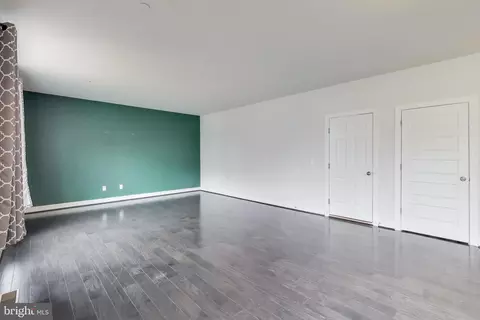 Living - 8079 Armiger Dr, Pasadena, MD 21122 photo 4 of 5