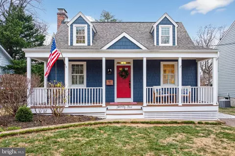 25 Locust Ave, Annapolis, MD 21401