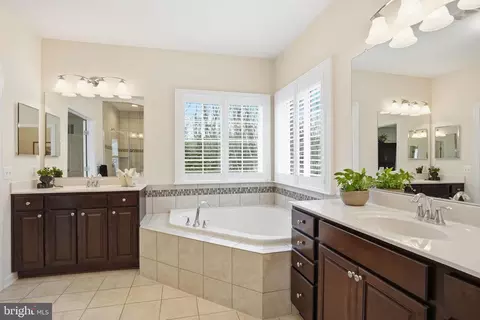 Bath - 3410 Pocahontas Dr, Edgewater, MD 21037 photo 1 of 2