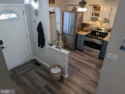 Entry Way - 3639 Handel Ct #75, Pasadena, MD 21122 photo 3 of 3