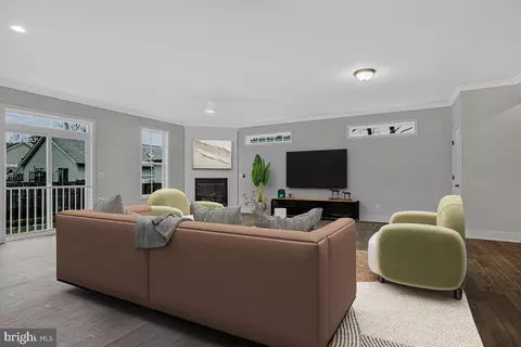 Living - 443 Birch Dr, Edgewater, MD 21037 photo 2 of 3